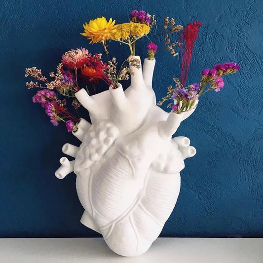 Cédric Minimalist Anatomical Heart Vase